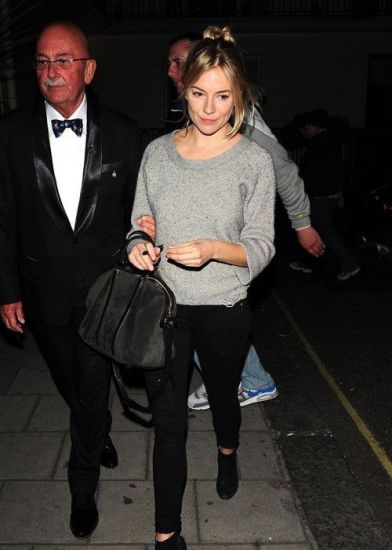 夏日來(lái)臨學(xué)時(shí)尚達(dá)人穿衣打扮