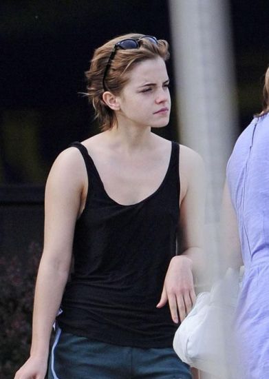 夏日來臨學(xué)時尚達人穿衣打扮