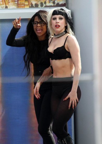 夏日來臨學(xué)時尚達人穿衣打扮