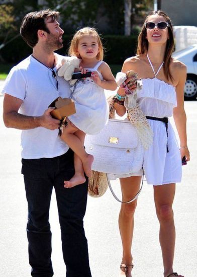 夏日來(lái)臨學(xué)時(shí)尚達(dá)人穿衣打扮