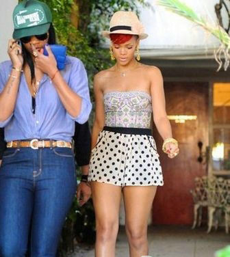 學(xué)明星演繹波點(diǎn)復(fù)古風(fēng) 做時(shí)尚潮人