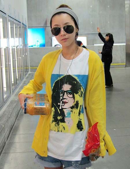 2011最新時尚服裝 T恤外套短褲很給力