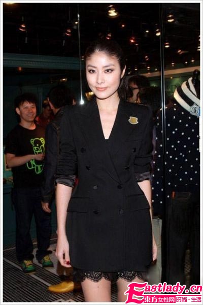 2011早春女明星都愛(ài)上帥氣西裝