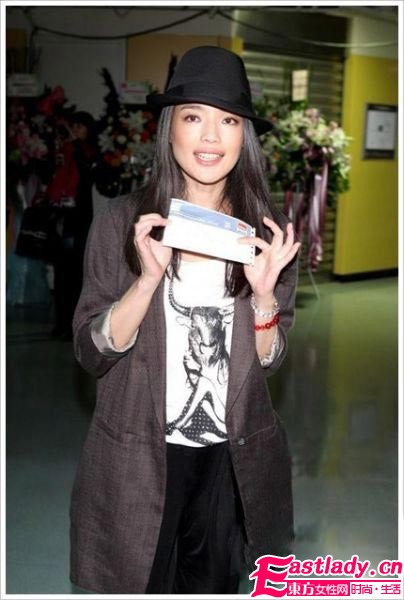 2011早春女明星都愛上帥氣西裝