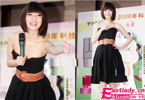 女星模特禮服滑落走光 意外or有意