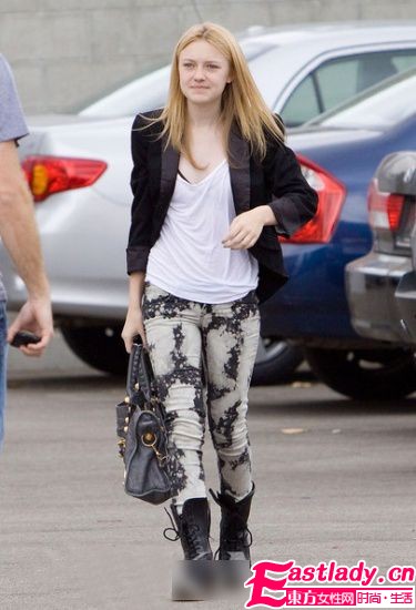 好萊塢女星大愛(ài)牛仔褲 美腿修型正好穿