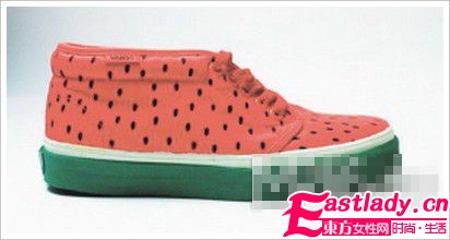 今夏為自己準(zhǔn)備一雙潮味帆布鞋