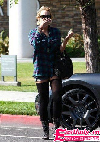 明星裝嫩必殺技 中長襪強勢回潮