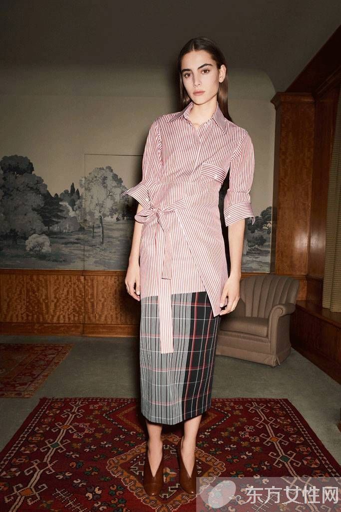 時(shí)髦春天穿什么 聽說今年主場(chǎng)是條紋襯衫