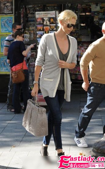 好萊塢女星大愛牛仔褲 美腿修型正好穿