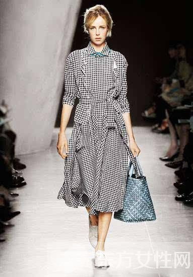 襯衫裙的N種時(shí)髦搭配 不止顯瘦那么簡(jiǎn)單