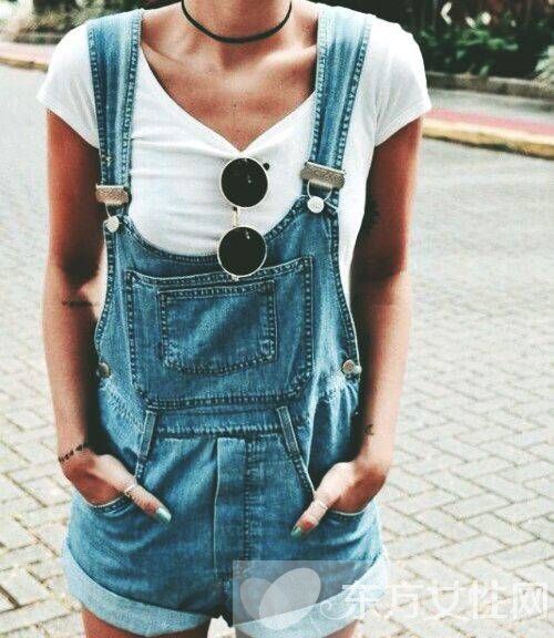 星范十足的減齡裝扮 這些 顯嫩單品 一個也不能少