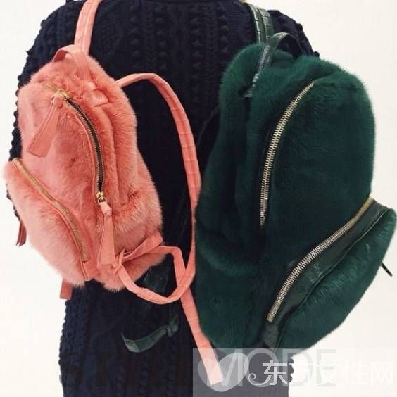 又萌又暖心 這個冬季你也來一件毛茸單品吧