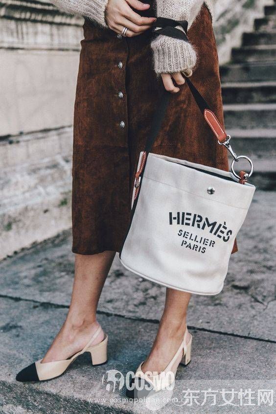 今年最火的水桶包 時尚達人凹造型全靠它