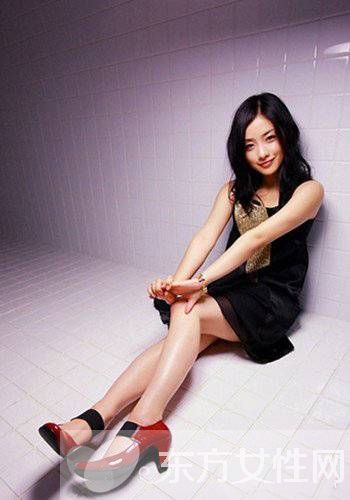 一雙紅皮鞋的魅力 時尚感十足凸顯氣質(zhì)