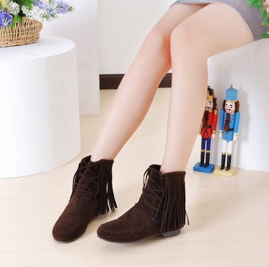 平底流蘇短靴這么搭 讓你成為街頭最搶眼