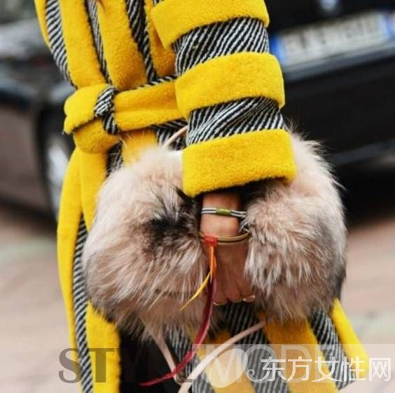 又萌又暖心 這個冬季你也來一件毛茸單品吧