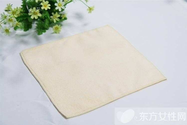 5種時(shí)尚方巾的系法 讓你盡情凹造型