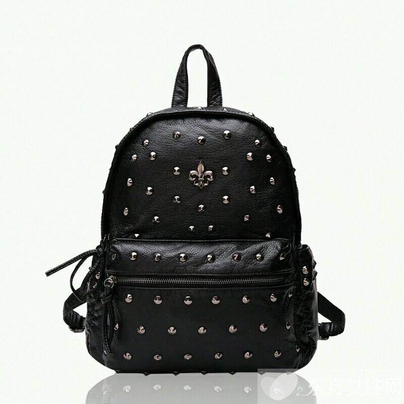 雙肩包包潮流時(shí)尚搭 任你暢游于街頭