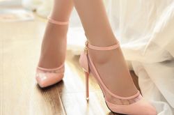 細(xì)高跟涼拖鞋時(shí)尚搭配技巧 這么搭怎么看都是美的