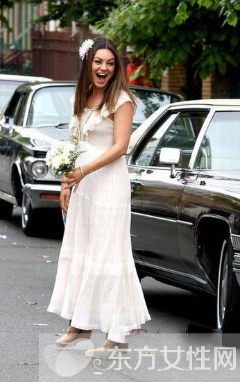 草編涼鞋怎么搭配好看 4款時尚搭看著就舒服的很