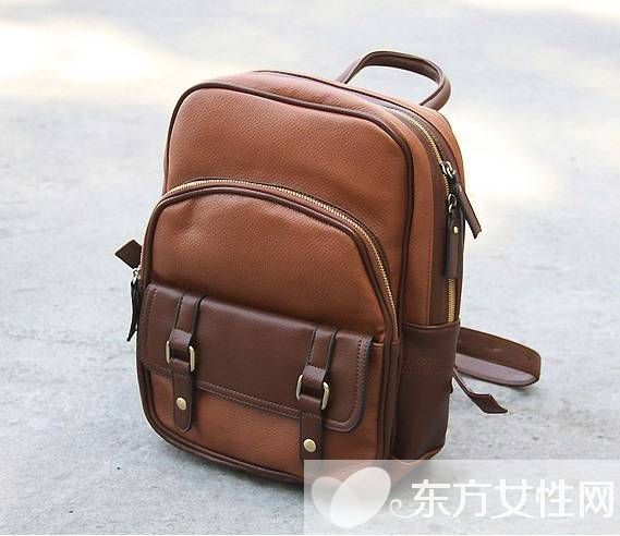 雙肩包包潮流時(shí)尚搭 任你暢游于街頭