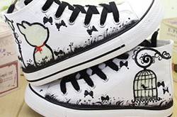 韓版涂鴉帆布鞋圖片 經(jīng)典款讓你愛不釋手