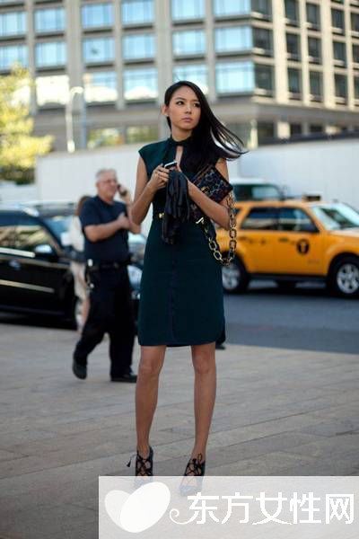 歐美風(fēng)羅馬高跟鞋搭配術(shù) 絕對(duì)讓你回頭率飆升