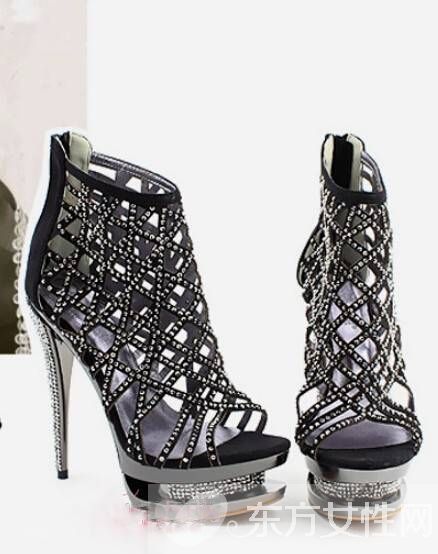 2016最受歡迎時(shí)尚高跟涼鞋 看了都忍不住想穿上它