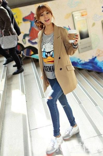 時(shí)尚運(yùn)動(dòng)鞋+西裝 這樣的混搭照樣美上天