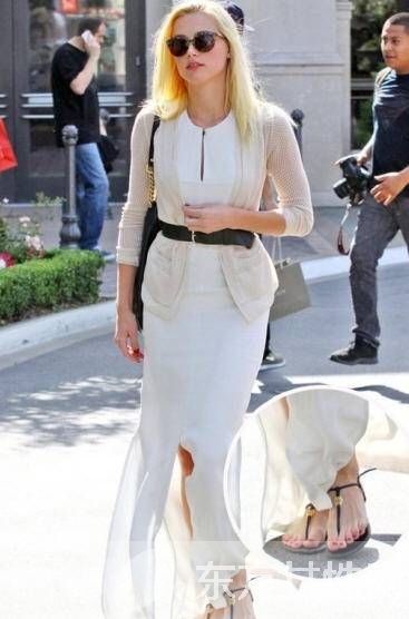 好萊塢女星也愛它 平底涼鞋搭上長(zhǎng)裙真是美極了