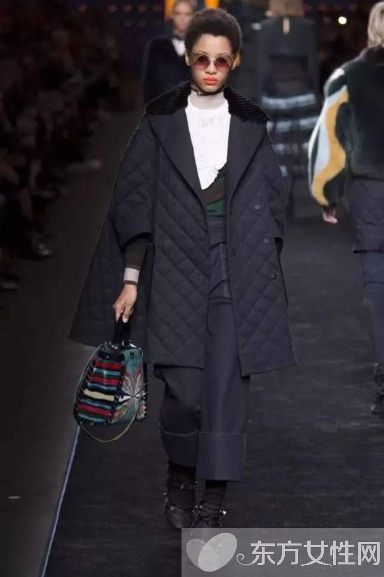 這個冬天 天鵝絨包包正悄悄大步邁進