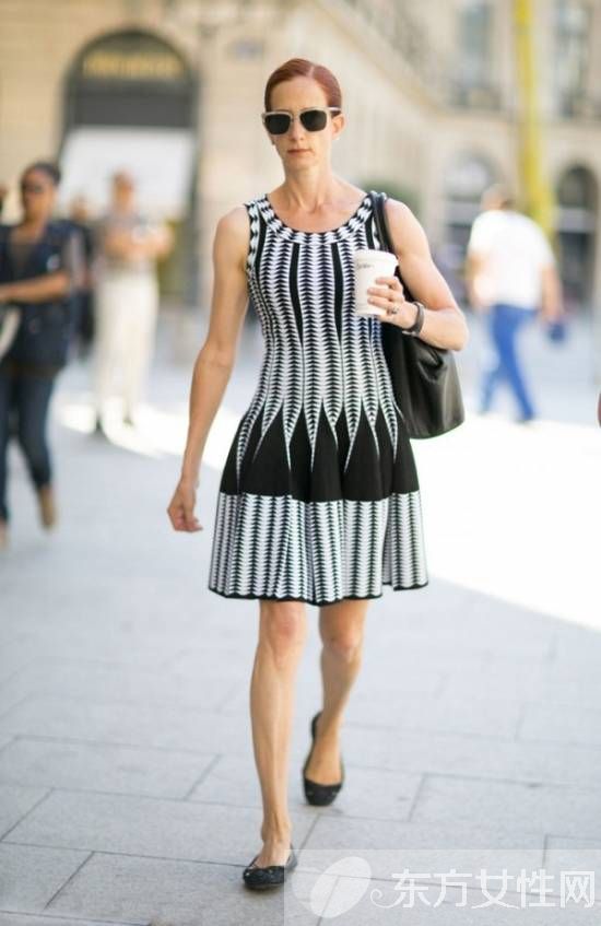 時(shí)尚單鞋怎么搭配 看看街拍?？投荚趺创?  height=