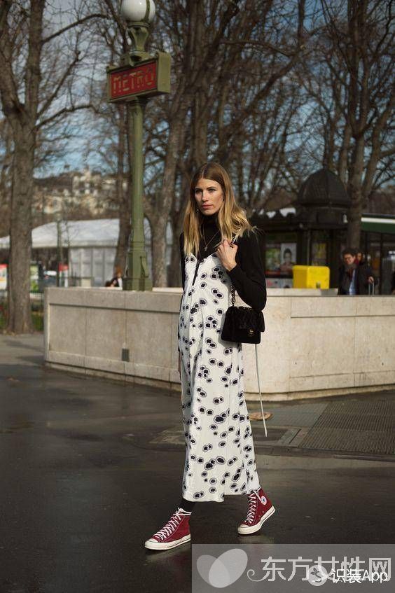 秋冬季節(jié)一件高領(lǐng)毛衣竟有這么多種穿法