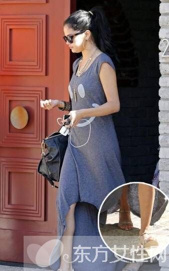 好萊塢女星也愛它 平底涼鞋搭上長(zhǎng)裙真是美極了