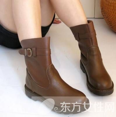 冬季時(shí)尚短靴搭配 彰顯出多樣化的潮范