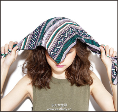 帽子+發(fā)帶搭配編發(fā)打造時尚女王造型