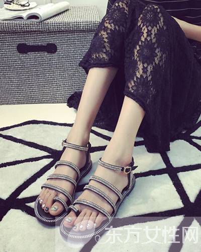 2016新款涼鞋推薦 百搭簡(jiǎn)約質(zhì)感十足