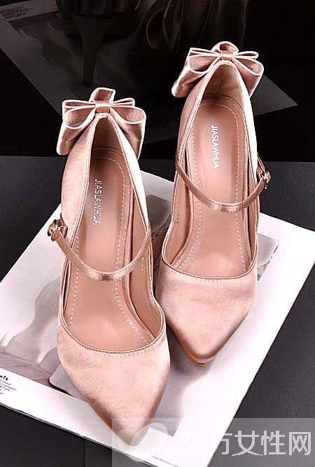 優(yōu)雅細(xì)高跟單鞋推薦 簡(jiǎn)約大方的不二之選