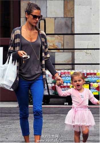 針織衫怎么搭夠潮 跟時尚達人穿出潮范