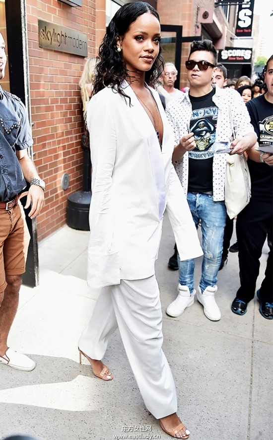 女式高跟涼鞋 天后Rihanna最愛的款式合集