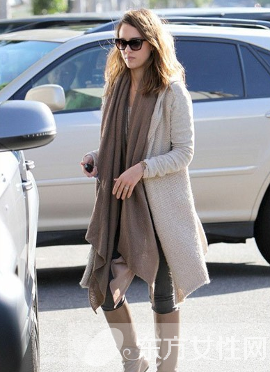 街拍潮人圍巾搭配法則 幾種搭法讓你星味十足