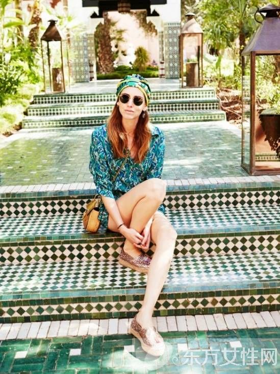 夏天絲巾的系法和搭配 讓造型更有時(shí)尚趣味