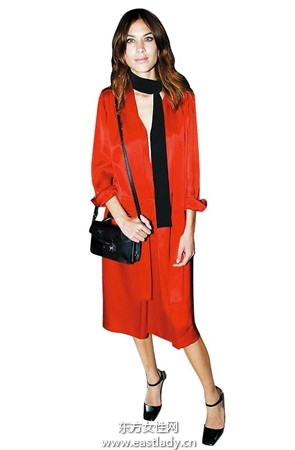 圍巾這樣搭 保暖又時(shí)尚