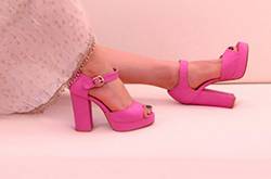 夏季女生時(shí)尚皮涼鞋 充滿著可愛的潮流感