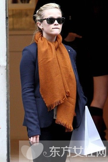 街拍潮人圍巾搭配法則 幾種搭法讓你星味十足