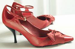 最新春夏時(shí)尚女鞋 尖頭鞋簡約時(shí)尚顯女人味兒