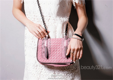  隨性背 才時尚 迷你包的N種背法