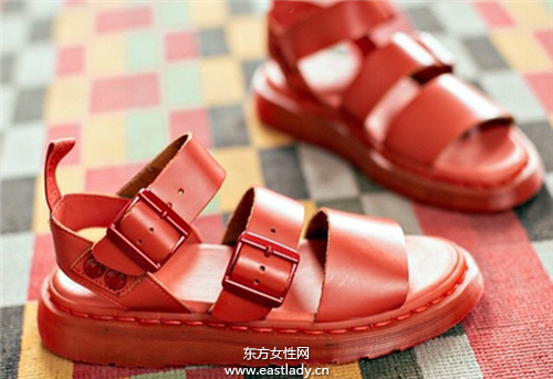 有你喜歡的嗎 日韓妹最愛的4種涼鞋款式