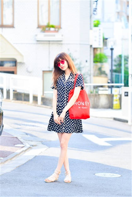 出門必備 帆布包簡(jiǎn)單搭出休閑風(fēng)